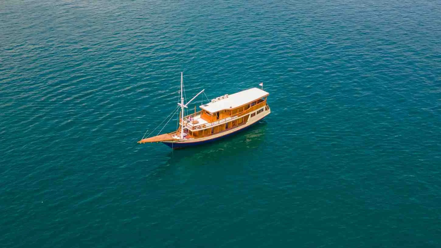 Boat Look 2 | Komodo Island Tour | Bali Komodo Beyond | Komodo Island Tour