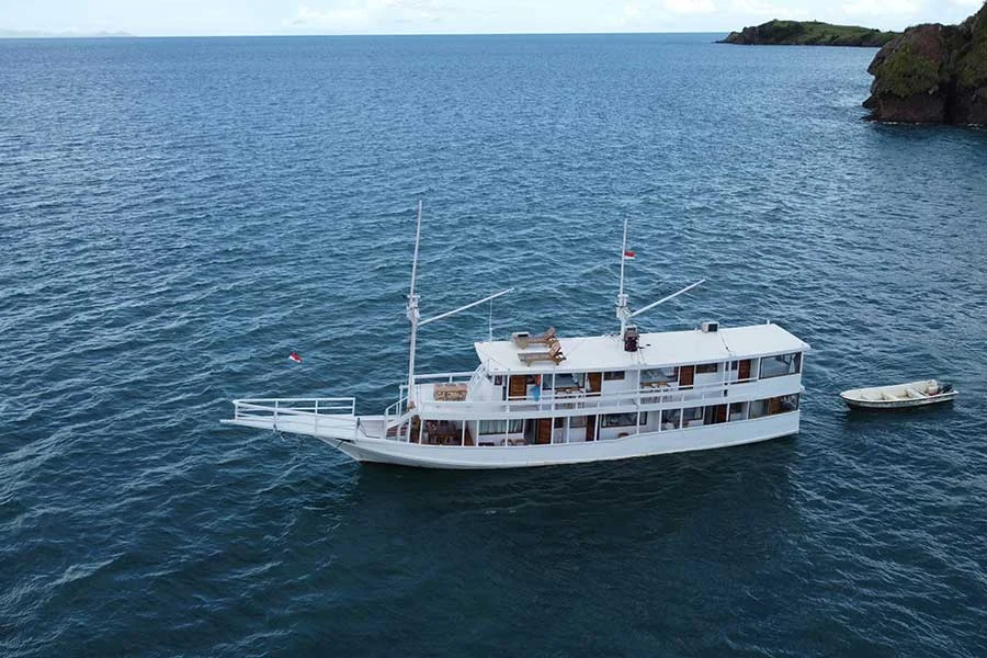 Phinisi Nadia Boat | Komodo Island Tour | Bali Komodo Beyond | Komodo Island Tour